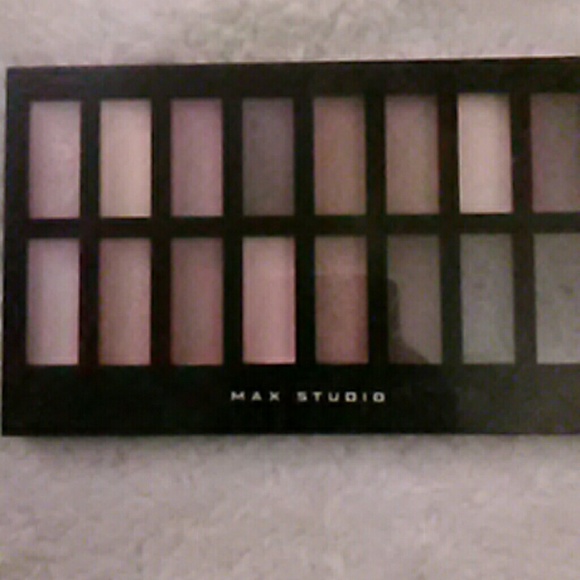 Make up - Picture 2 of 2